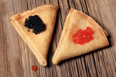 eski bir ağaç stüdyo bir arka plan üzerinde havyar ile makro gözleme