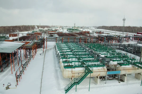 Zimní Průmyslová Rafinérie Krajinného Oleje Lese — Stock fotografie