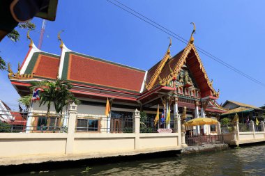 BANGKOK, THAILAND - 15 Aralık 2014: Chao Phraya Nehri üzerinde tekne gezisi 15 Aralık 2014, Bangkok, Tayland