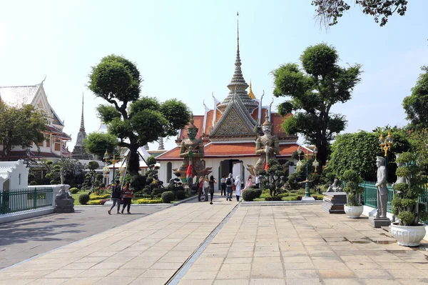 バンコク 2014年12月15日 ワット アルン 夜明けの寺院 寺院は上昇する太陽の放射線としてパーソナライズされたヒンドゥ教の神アルナに由来します — ストック写真