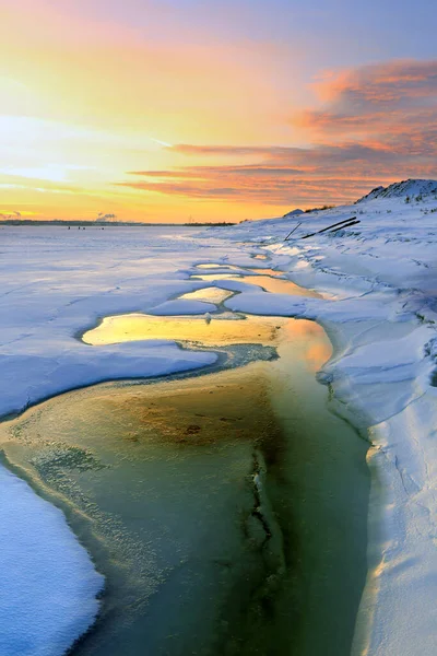 Paisaje Invierno Puesta Sol Hielo Del Río Ciudad Horizonte —  Fotos de Stock