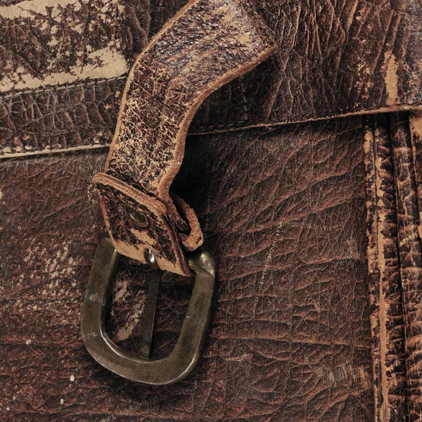 老式皮箱棕色上锁和紧固件的特写碎片 — 图库照片