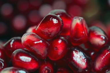 Olgun nar tohumlarının izole edilmiş yakın çekim dokusu