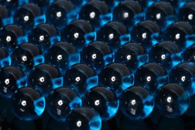 Mavi cam topların makro dokusu tek bir tabakada serili.