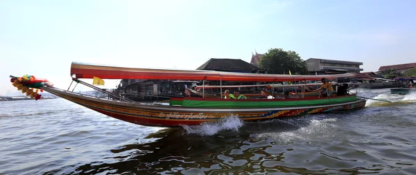 Bangkok, Thaiföld - 2014. December 15.: csónakázás a Chao Phray — Stock Fotó