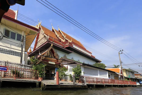 Bangkok, Thajsko - 15 prosince 2014: lodičky na Chao Phray — Stock fotografie