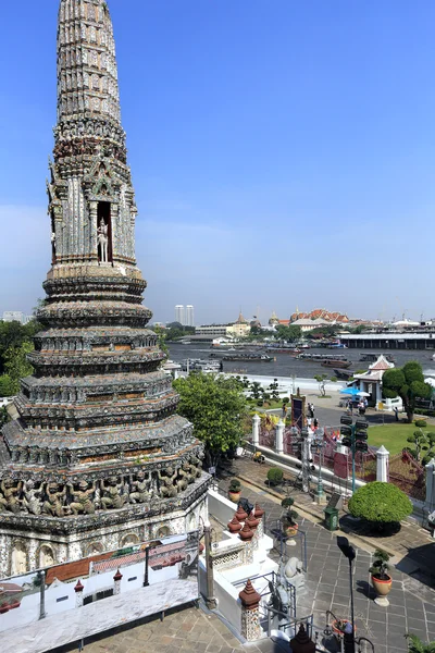 バンコク, タイ王国 - 2014 年 12 月 15 日: ワット ・ アルンラーチャワラーラーム (暁の寺) — ストック写真