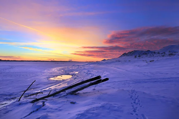 Puesta de sol en el río invierno —  Fotos de Stock