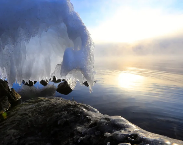 바위에 얼음 — 스톡 사진