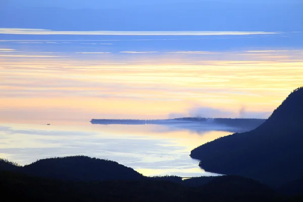 A Bajkál-tó feletti naplementében — Stock Fotó