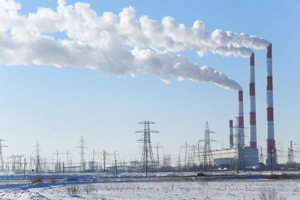 Centrale idroelettrica in inverno — Foto Stock