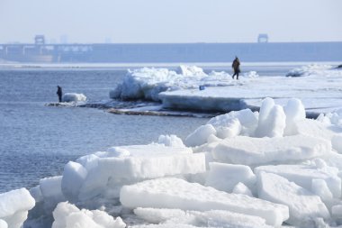 Buzdaki balıkçılar 