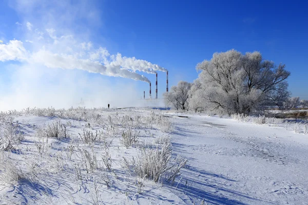 겨울에 수력 발전소 — 스톡 사진