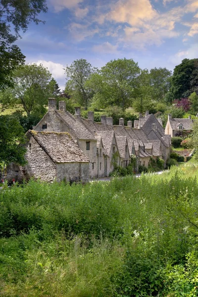 Arlington Row, Bibury, Gloucestershire, อังกฤษ — ภาพถ่ายสต็อก