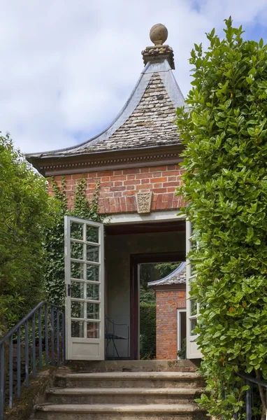 Brick dan slate English Summerhouse — Stok Foto
