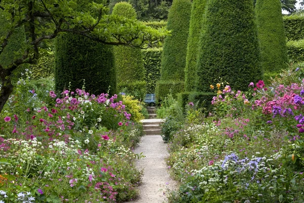 Bonito jardim Cottage — Fotografia de Stock