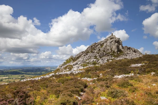 Skalistym odkrywka w Stiperstones, Shropshire, Wielka Brytania — Zdjęcie stockowe