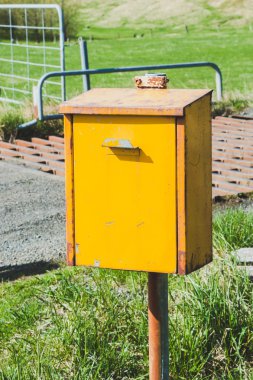 Sarı posta kutusu