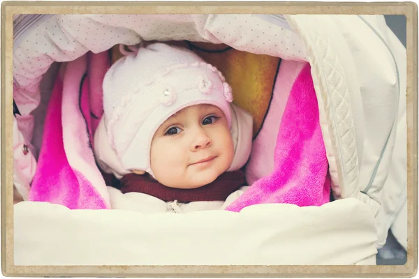 漂亮的小女孩在婴儿车 — 图库照片