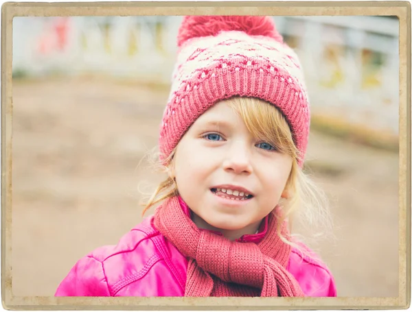 Girl child walking in park alone — Stock Photo, Image