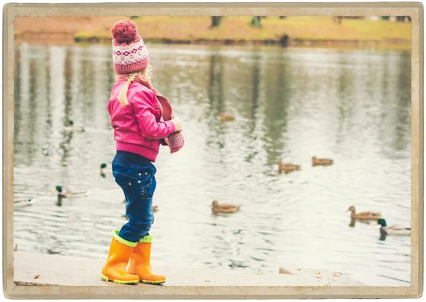 Girl child walking in park alone — Stock Photo, Image