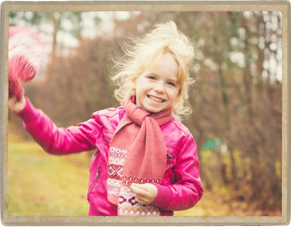 Girl child walking in park alone — Stock Photo, Image