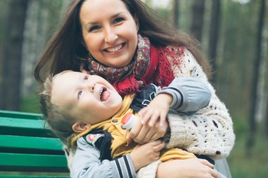 Anne ile oğlu oynama