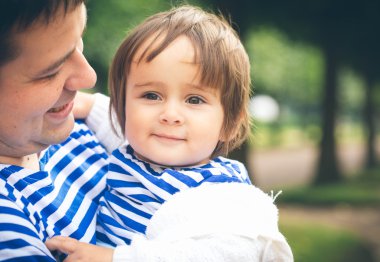 Babasının küçük kızı ile