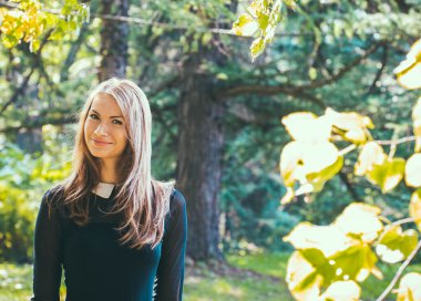 Çekici Genç Kadın