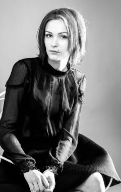 Kadın stüdyo portre klasik siyah ve beyaz