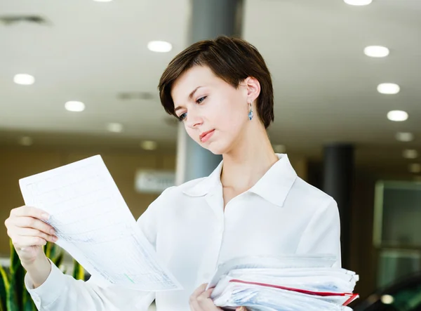 Business woman in call center — Stock Photo, Image
