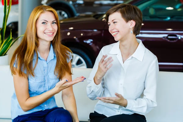 Business woman talking together on work place — Stock Photo, Image