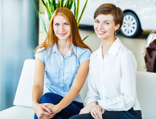 Business woman talking together on work place — Stock Photo, Image