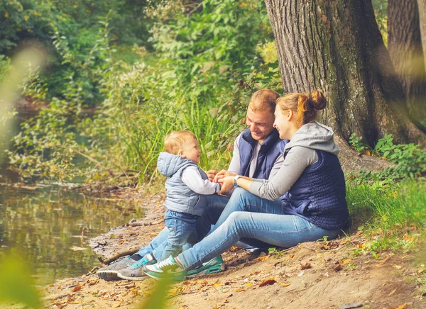 Family with child on nature — Stock Photo, Image