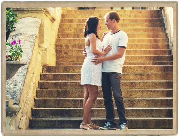 Casal apaixonado feliz ao ar livre — Fotografia de Stock