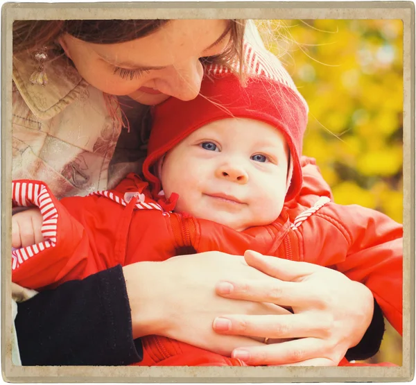 Familie mit Kind im Park — Stockfoto