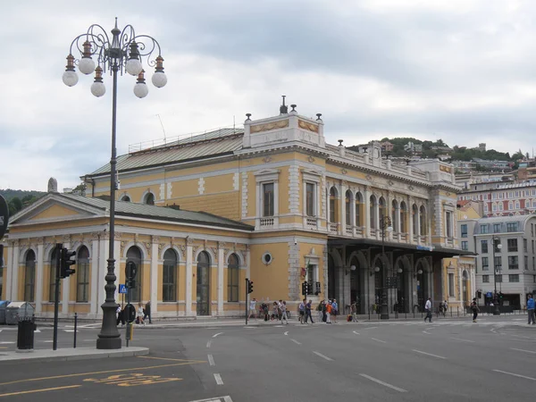 Σιδηροδρομικός Σταθμός Τεργέστης Εξωτερικός Νεοαναγεννησιακό Στυλ — Φωτογραφία Αρχείου