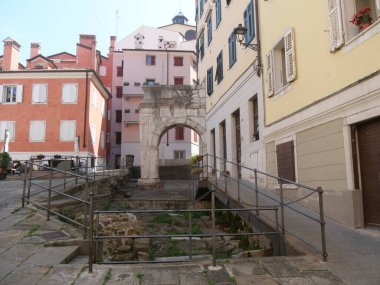 Trieste 'deki Richard' s Arch, San Giusto tepesindeki anıtsal bölgenin girişini temsil ediyordu.