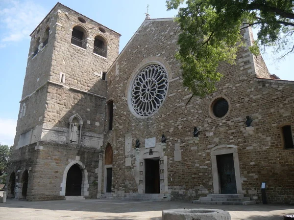 Trieste Deki San Giusto Katedrali Büyük Bir Gül Penceresi Tuğladan — Stok fotoğraf