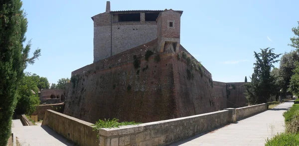 Grosseto Erőd Toronnyal Bulwarkkal Körülvéve Egy Kőbástyában Falak Mentén — Stock Fotó