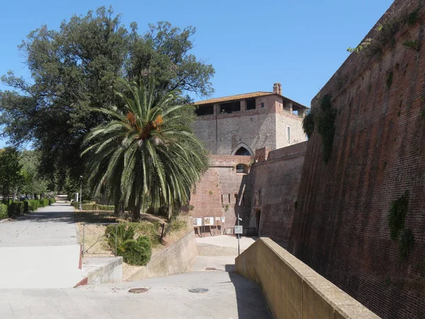 Fortaleza Grosseto Fachada Con Entrada Precedida Por Puente Levadizo Rodeada — Foto de Stock