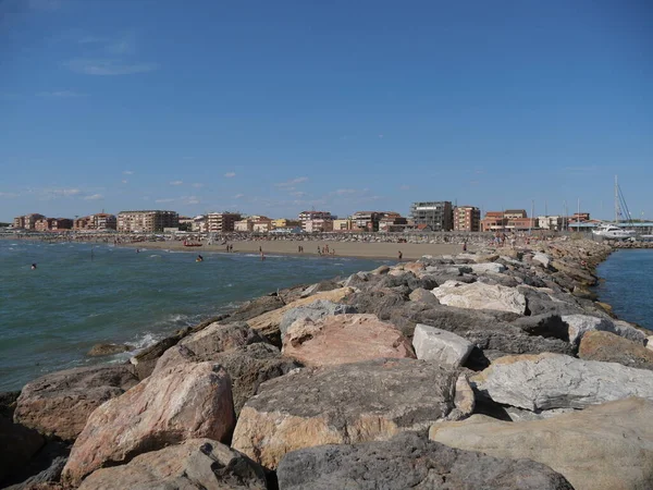 Passerelle Vers Phare Sur Récif Près Marina Grosseto Port — Photo