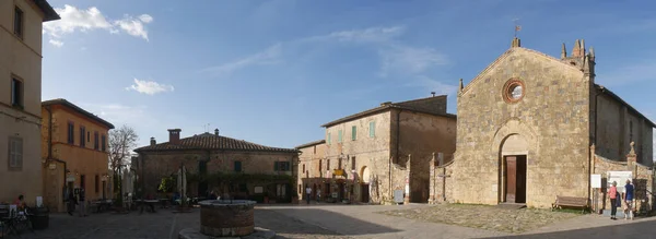 Piazza Roma Monteriggioni Waar Zich Kerk Van Santa Maria Assunta — Stockfoto