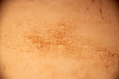 Işık odun yüzeyini çatlattı