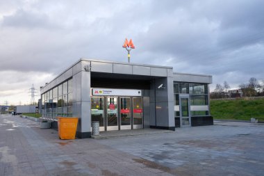 Govorovo metro istasyonu girişi, Govorovo Moskova metro sisteminin bir parçasıdır.