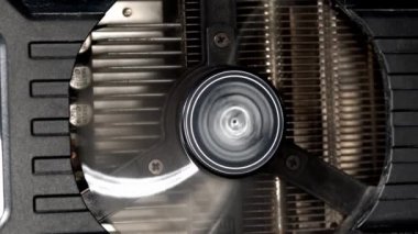 Kullanılan geforce gtx 1060 soğutucu döndürmeye başlıyor, kapatın