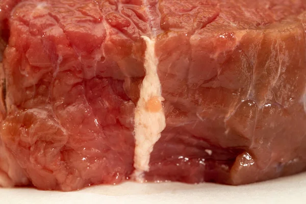 Frisches rohes rotes Fleisch in Nahaufnahme, marmoriertes Fleisch — Stockfoto