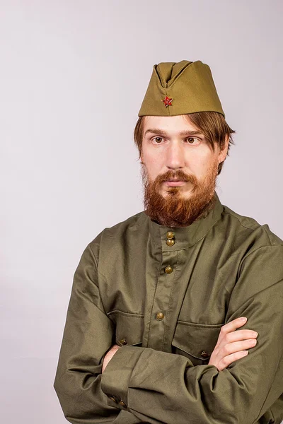 Muž oblečený v sovětské vojenské uniformě — Stock fotografie