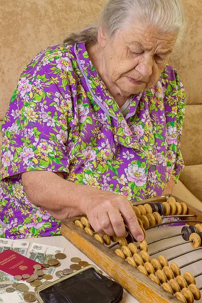 Stackars mormor med ryska pengar — ストック写真