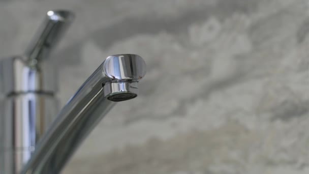 Dripping old faucet. Water dripping from a tap close up. Tap water dripping. — Stock Video